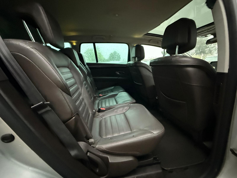 ESPACE V