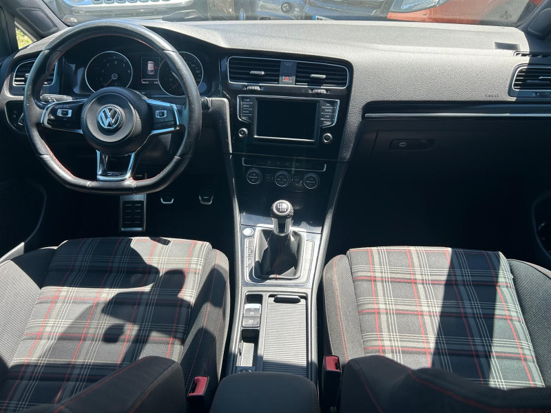 GOLF VII