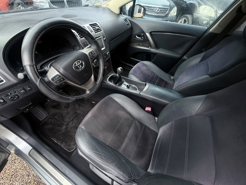 AVENSIS SW