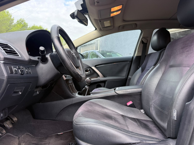 AVENSIS SW