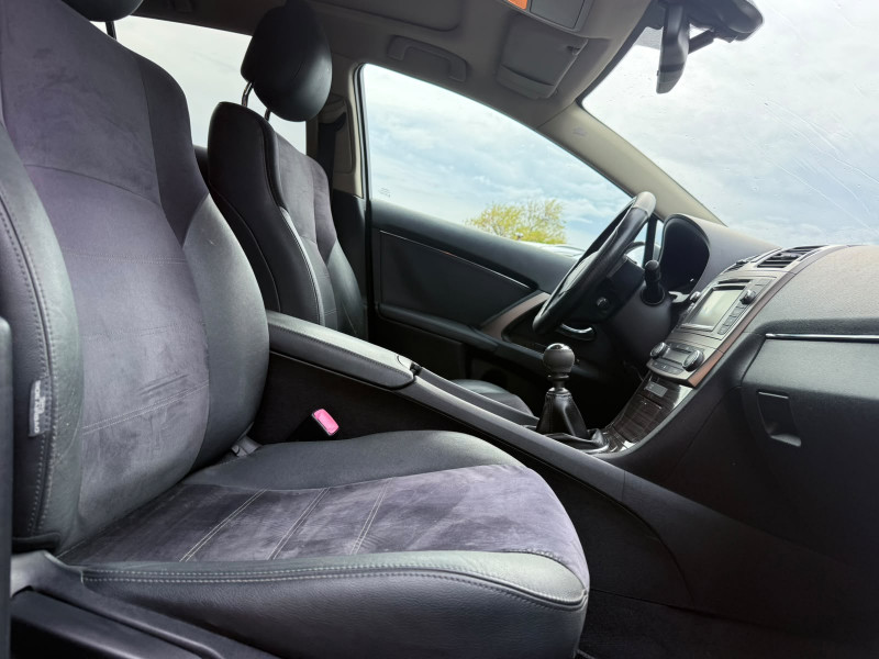 AVENSIS SW