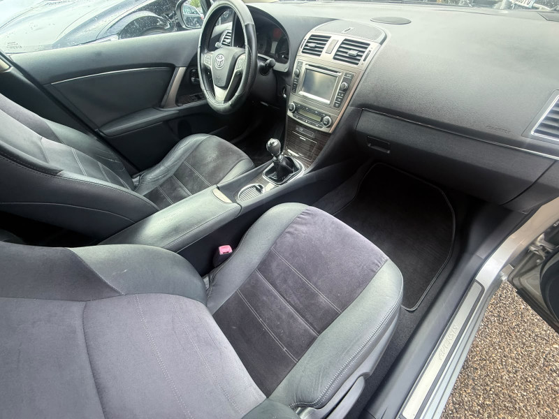 AVENSIS SW