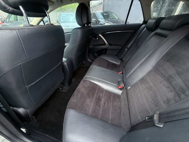 AVENSIS SW
